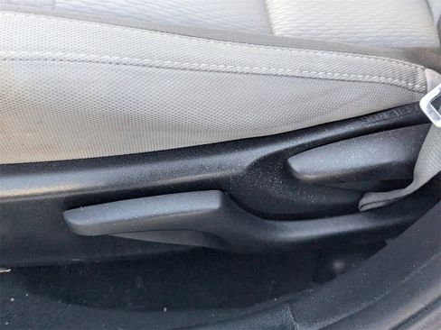 Used 2017 Toyota Corolla LE image 21