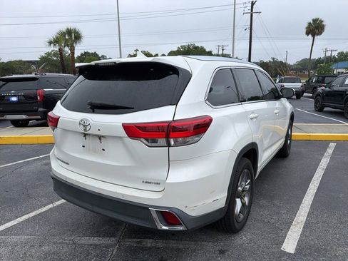 Used 2018 Toyota Highlander Limited Platinum FWD image 10