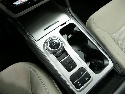 Used 2023 Ford Explorer XLT image 22