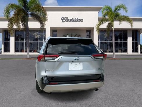 Used 2024 Toyota RAV4 SE image 12