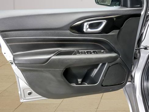 Used 2023 Jeep Compass Limited image 21