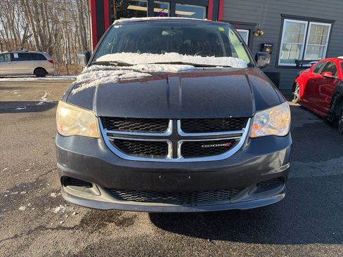 Used 2014 Dodge Grand Caravan SXT image 2