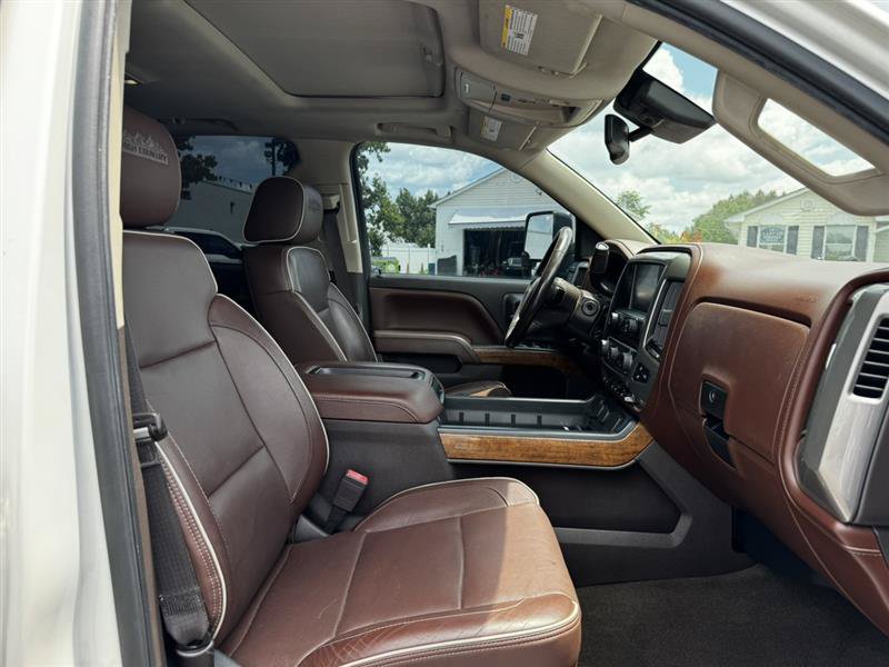 Used 2015 Chevrolet Silverado 1500 High Country w/ High Country Premium Package AWD/4WD image 16