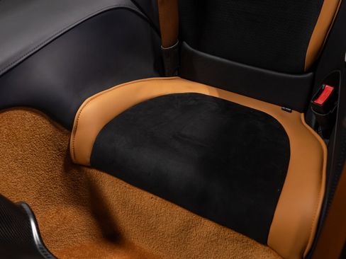 Used 2024 Aston Martin DB12 Convertible image 64