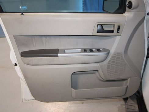 Used 2011 Ford Escape XLT w/ 201A Rapid Spec Order Code FWD image 5