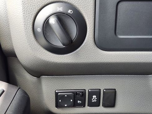 Used 2020 Nissan NV 2500 SV RWD image 13