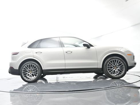 Certified 2023 Porsche Cayenne Platinum Edition AWD/4WD image 54