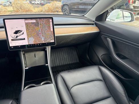 Used 2018 Tesla Model 3 Long Range image 16