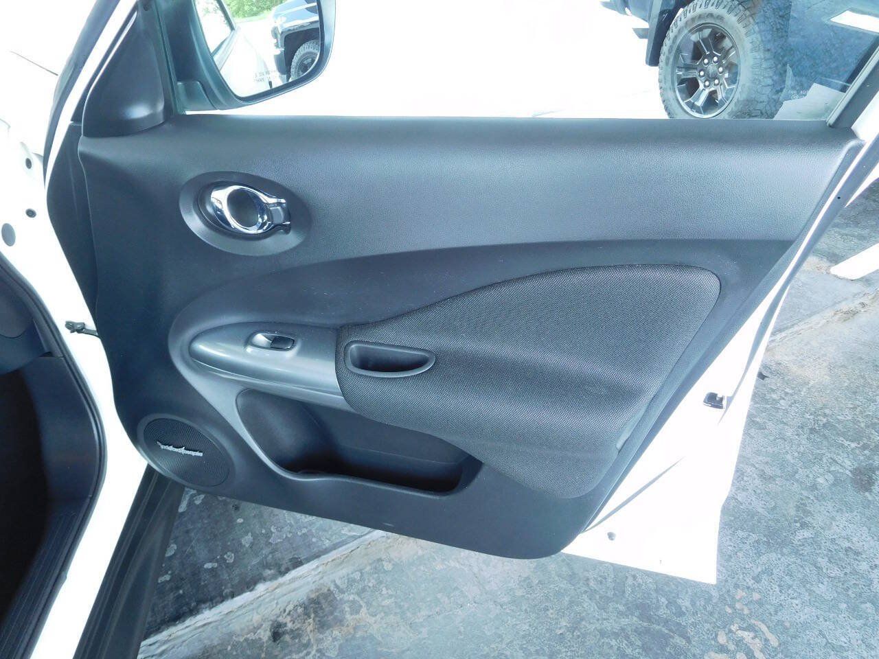 Used 2016 Nissan Juke SV w/ Technology Package AWD/4WD image 17