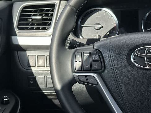 Used 2019 Toyota Highlander XLE AWD/4WD image 8