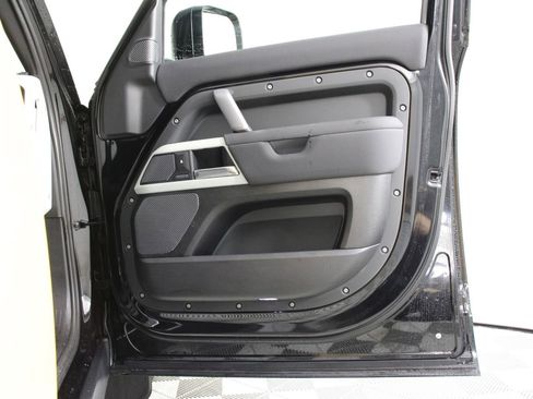 Used 2022 Land Rover Defender 110 X-Dynamic SE image 21