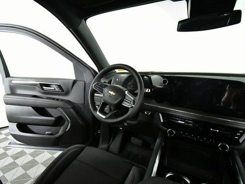 New 2026 Chevrolet Suburban LS image 19