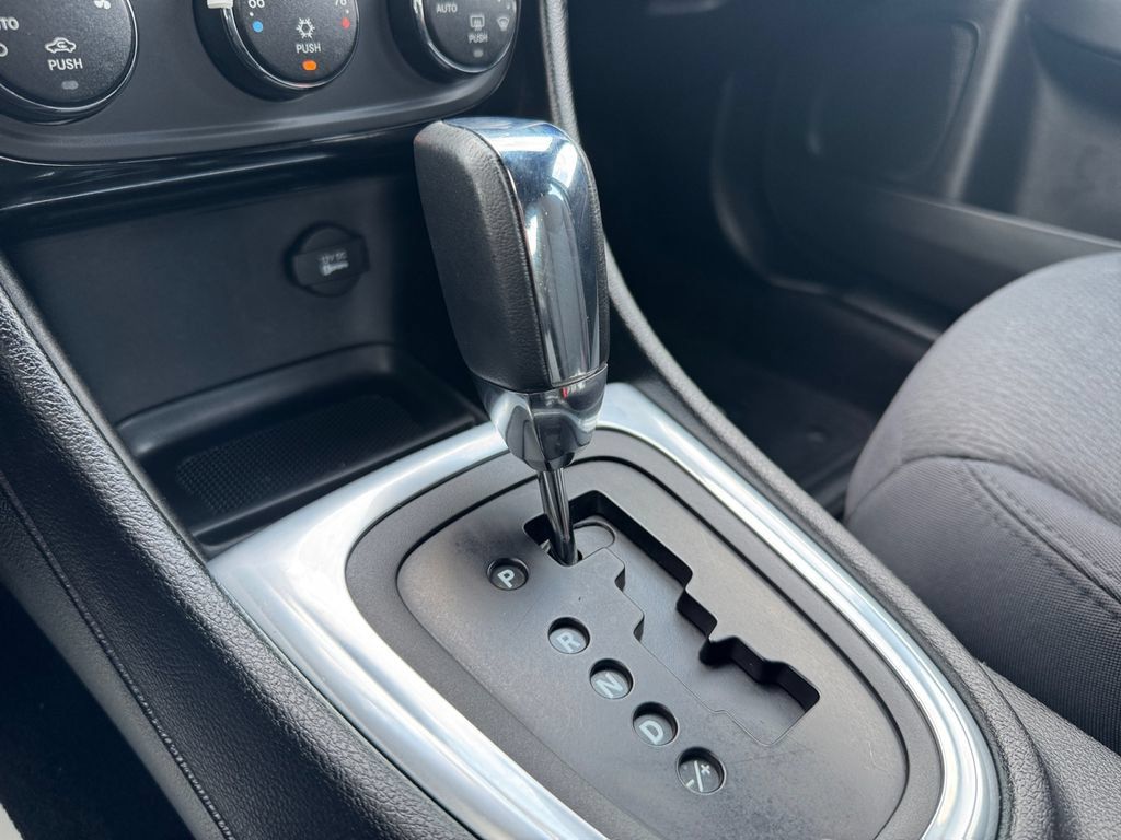 Used 2013 Chrysler 200 Touring FWD image 27