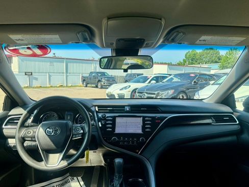 Used 2018 Toyota Camry LE FWD image 12
