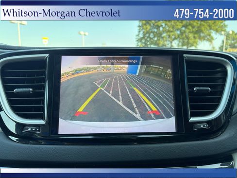 Used 2023 Chrysler Pacifica Touring-L FWD image 27