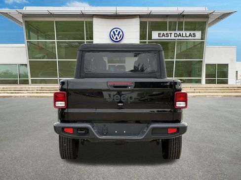 Used 2023 Jeep Gladiator Sport AWD/4WD image 4