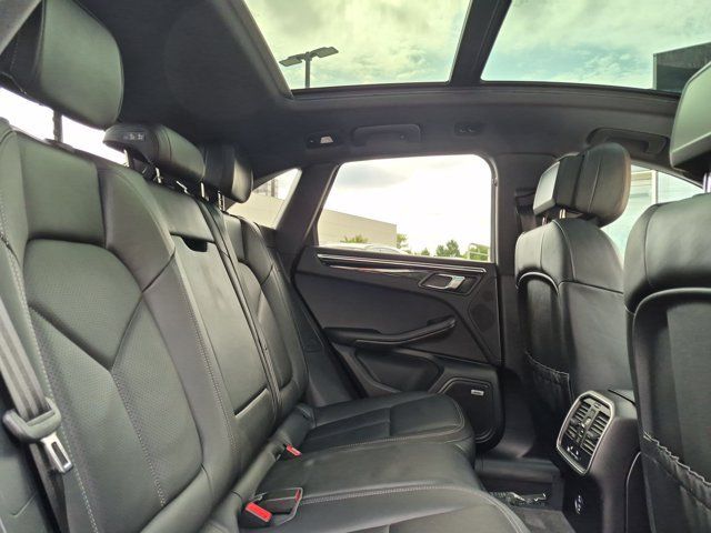 Used 2023 Porsche Macan S AWD/4WD image 26