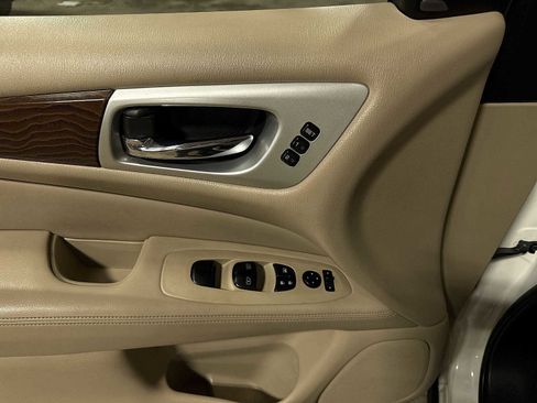 Used 2019 Nissan Pathfinder Platinum image 24