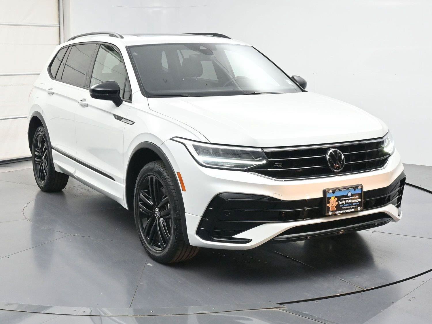 Used 2022 Volkswagen Tiguan SE R-Line AWD/4WD image 28