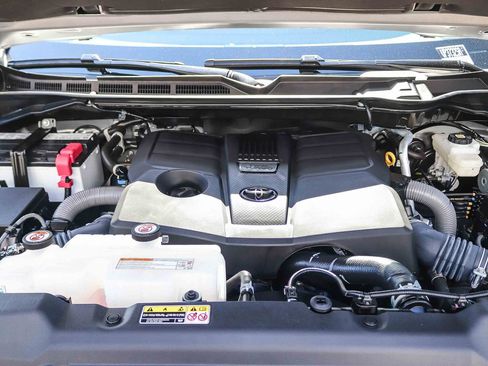 Used 2025 Toyota Tundra Limited AWD/4WD image 30