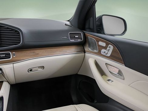 Used 2026 Mercedes-Benz GLS 580 4MATIC image 18