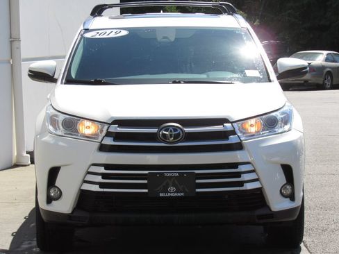 Certified 2019 Toyota Highlander XLE AWD/4WD image 3