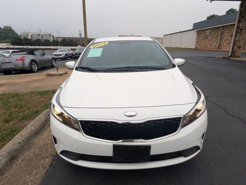 Used 2017 Kia Forte LX FWD image 2
