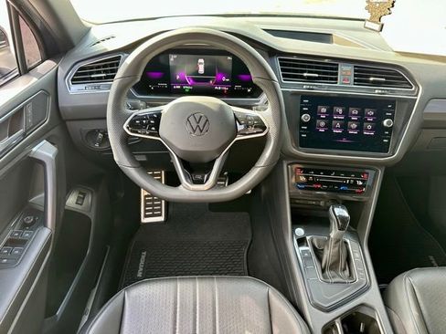 Used 2022 Volkswagen Tiguan SE R-Line image 15