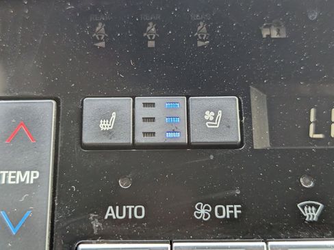 Used 2022 Toyota Avalon Limited w/ Advanced Safety Package FWD image 20