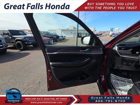 Used 2023 Jeep Grand Cherokee Limited w/ Trailer Tow Prep Group (B) image 11