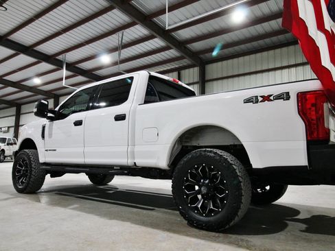 Used 2017 Ford F250 XLT AWD/4WD image 8
