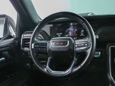 Used 2025 GMC Yukon Elevation w/ Elevation Premium Package AWD/4WD image 13