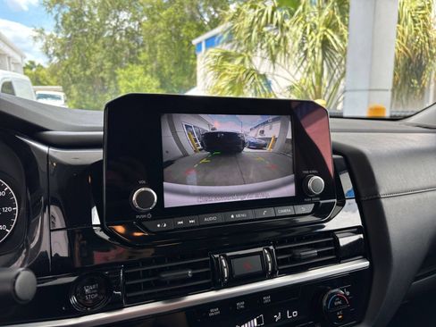 Used 2025 Nissan Pathfinder SV FWD image 25