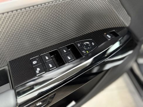 Used 2025 BMW 760i xDrive w/ Executive Package image 8