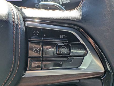 Used 2022 Jeep Grand Cherokee Summit AWD/4WD image 23