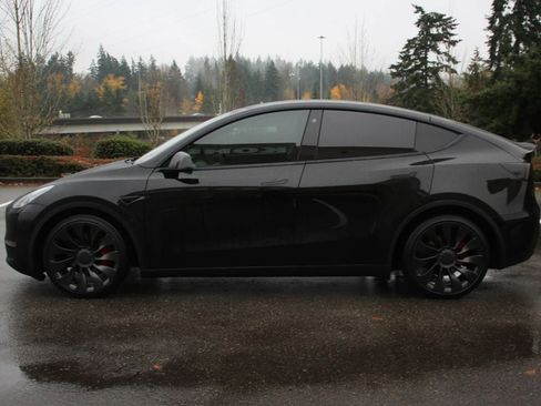 Used 2022 Tesla Model Y Performance image 4