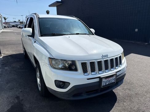 Used 2014 Jeep Compass Latitude FWD image 7
