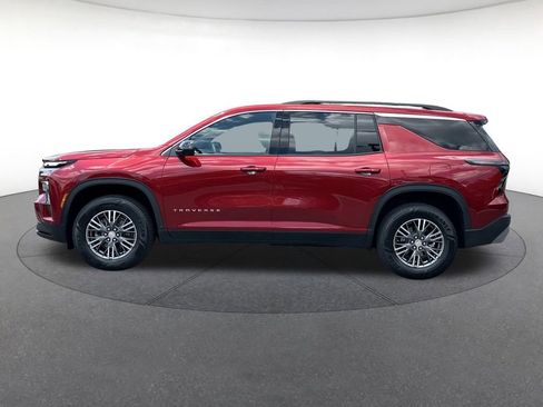 Used 2024 Chevrolet Traverse LT FWD image 2