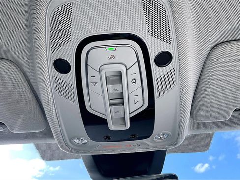 Used 2022 Audi Q8 Premium Plus w/ Premium Plus Package image 36