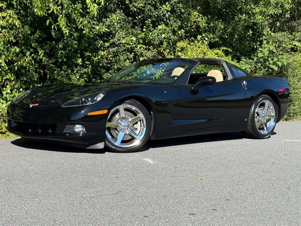 Used 2007 Chevrolet Corvette Coupe w/ Preferred Equipment Group RWD image 12