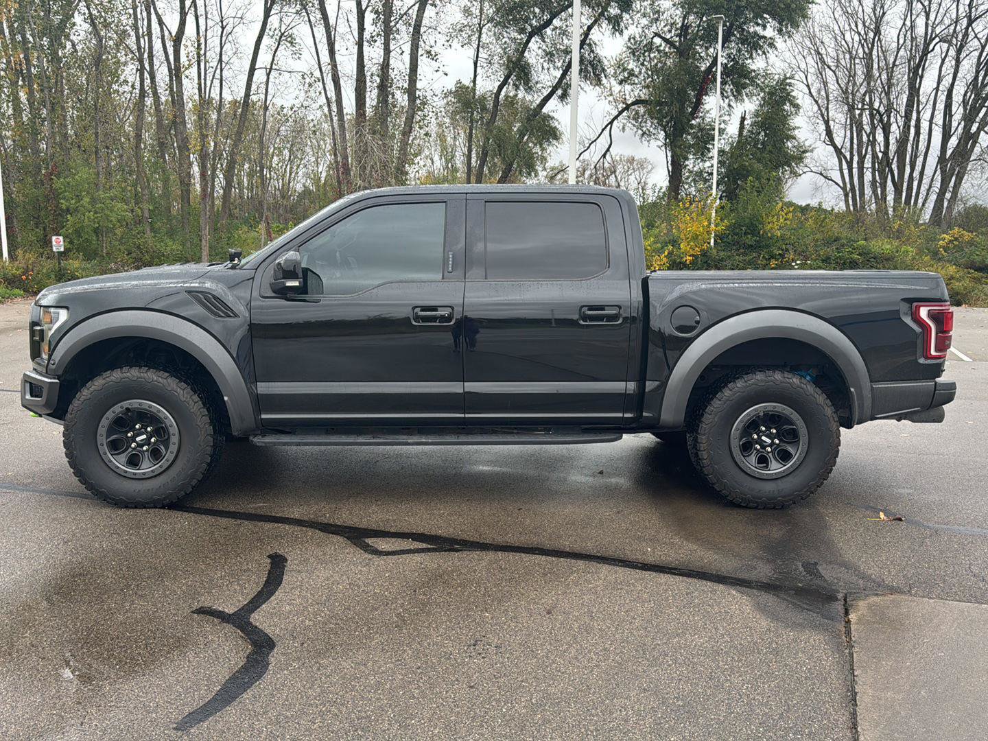Used 2018 Ford F150 Raptor w/ Equipment Group 802A Luxury AWD/4WD image 2