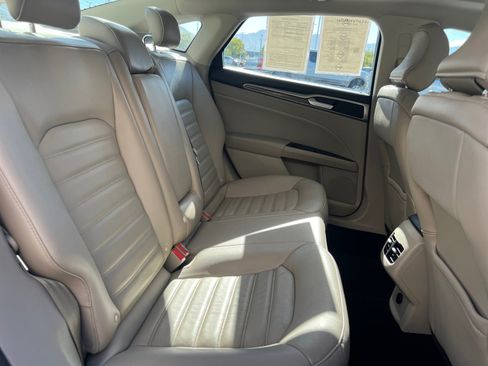 Used 2017 Ford Fusion SE AWD/4WD image 28