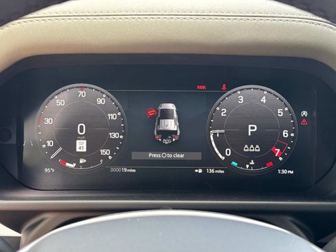 Used 2025 Land Rover Defender 110 X-Dynamic SE image 30