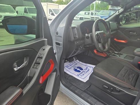Used 2025 Nissan Frontier PRO-4X w/ Pro Convenience Package AWD/4WD image 6
