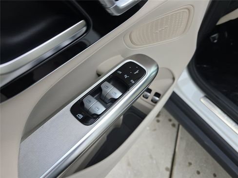 Used 2025 Mercedes-Benz GLC 350e GLC 350e image 20