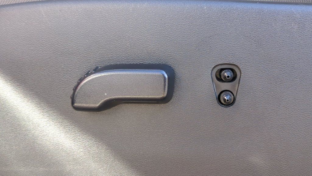 Certified 2022 Nissan Frontier SV w/ Technology Package RWD image 16