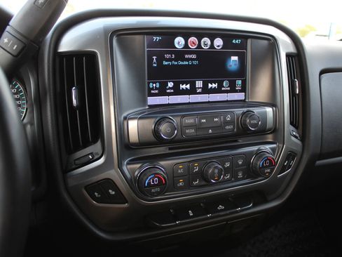 Used 2018 Chevrolet Silverado 1500 LT w/ All Star Edition image 17