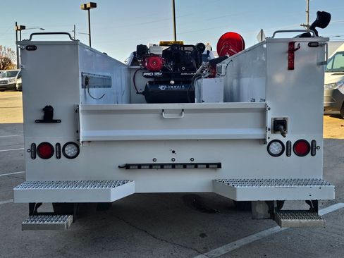 Used 2022 Ford F550 2WD Regular Cab Super Duty image 16