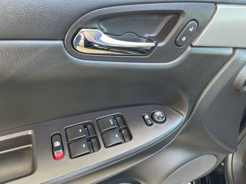 Used 2008 Chevrolet Impala SS w/ Convenience Package image 26