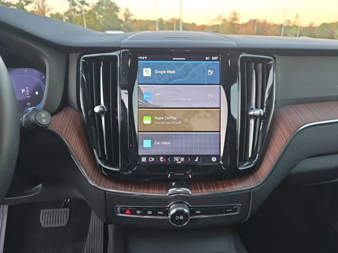 Used 2023 Volvo XC60 B5 Plus w/ Climate Package image 21